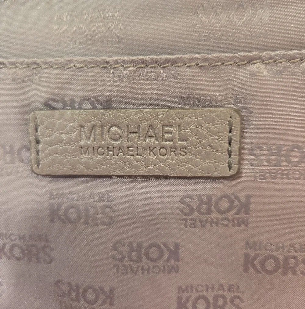 Michael Kors Fulton Large Gray Pebbled Leather Glam Y2K Wristlet Clutch
